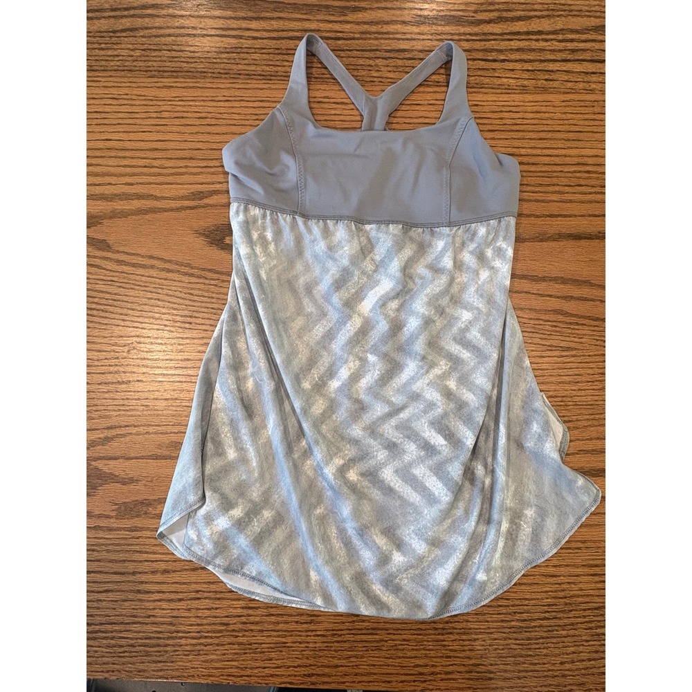 Lululemon Flowy Racerback Tank Top Built-in Bra Blue Grey Silver Chevron Womens